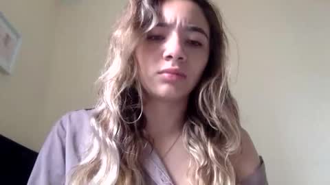 Snapshot of majo_gomezz chatting on April 29, 4:44 pm majo_gomezz online show from April 29, 4:44 pm