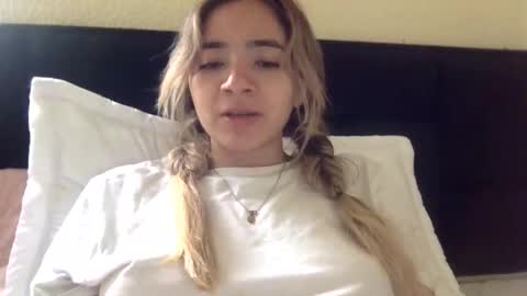 Snapshot of majo_gomezz chatting on April 30, 5:41 pm majo_gomezz online show from April 30, 5:41 pm