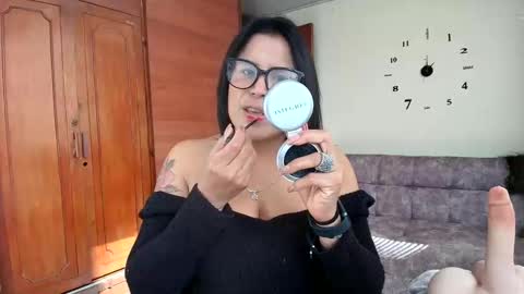 Snapshot of majo_soussa chatting on June 1, 1:24 pm Majo Soussa online show from June 1, 1:24 pm