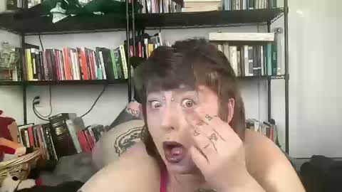 Snapshot of makeopaloh chatting on October 17, 8:44 pm makeopaloh online show from October 17, 8:44 pm