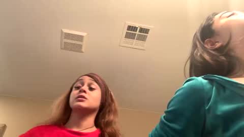 Snapshot of makeouthilldani chatting on December 31, 12:00 am hokulani online show from December 31, 12:00 am