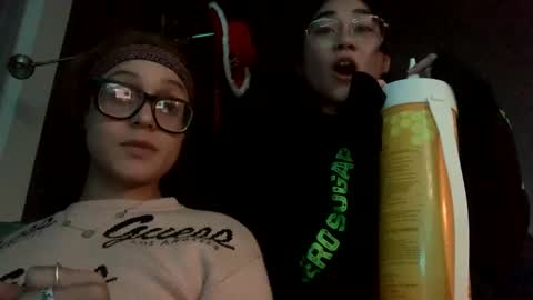 Snapshot of makeouthilldani chatting on January 1, 3:45 am hokulani online show from January 1, 3:45 am