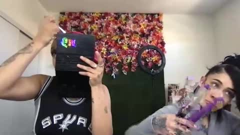 Snapshot of makeouthilldani chatting on March 10, 9:07 pm hokulani online show from March 10, 9:07 pm