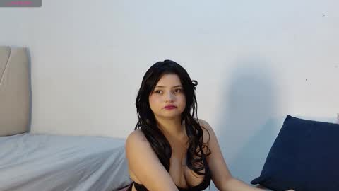 Snapshot of makii__ chatting on February 22, 7:34 pm Maki online show from February 22, 7:34 pm