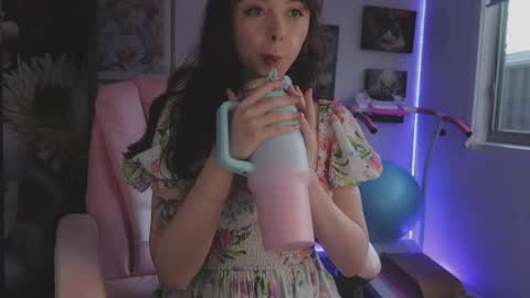 Snapshot of makiyahbelle2 chatting on April 24, 7:22 am MakiyahBelle online show from April 24, 7:22 am