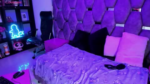 Snapshot of maky_coss chatting on April 29, 2:21 pm maky_coss online show from April 29, 2:21 pm