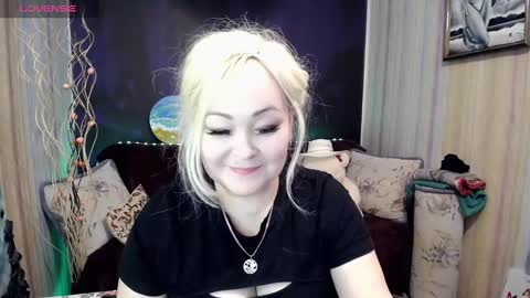 Snapshot of maleficentgold chatting on February 26, 8:15 am Madlen online show from February 26, 8:15 am