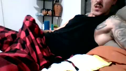Snapshot of malemuscle11 chatting on August 3, 8:01 pm Men online show from August 3, 8:01 pm