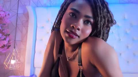 Snapshot of malikasoleil chatting on February 28, 4:13 am Malika soleil online show from February 28, 4:13 am