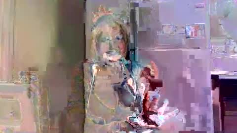 Snapshot of malinda702 chatting on April 22, 8:28 am malinda702 online show from April 22, 8:28 am