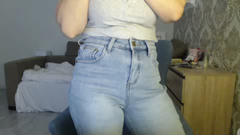 Snapshot of mallinia chatting on December 4, 11:08 am mallinia online show from December 4, 11:08 am