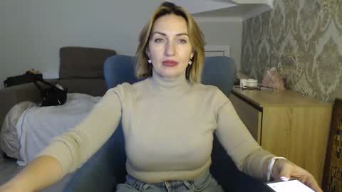 Snapshot of mallinia chatting on December 15, 12:53 pm mallinia online show from December 15, 12:53 pm