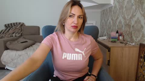 Snapshot of mallinia chatting on February 1, 12:37 pm mallinia online show from February 1, 12:37 pm