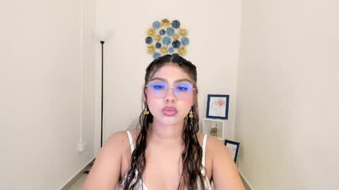 Snapshot of mallory_lee1 chatting on May 6, 11:59 am mallory online show from May 6, 11:59 am