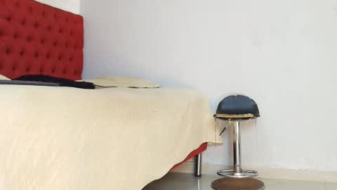 Snapshot of malory_ferrer chatting on April 25, 7:11 pm Lory online show from April 25, 7:11 pm