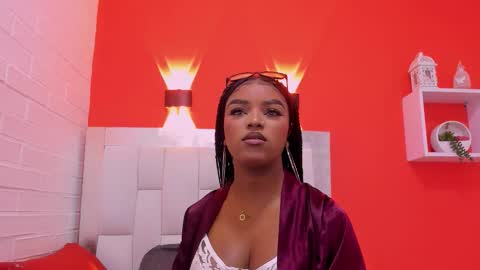 Melanie online show from February 11, 8:36 pm