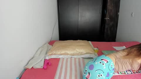 Snapshot of malucam_06 chatting on December 24, 6:06 pm instagram nueela online show from December 24, 6:06 pm