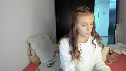 Snapshot of malucam_06 chatting on January 21, 12:46 am instagram nueela online show from January 21, 12:46 am