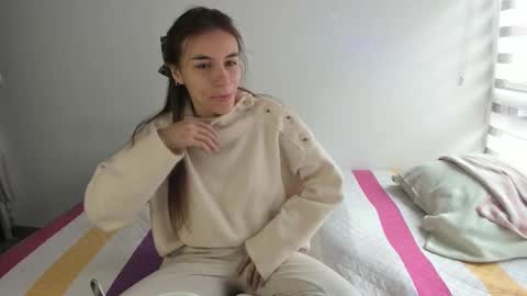 Snapshot of malucam_06 chatting on September 27, 6:24 pm instagram nueela online show from September 27, 6:24 pm