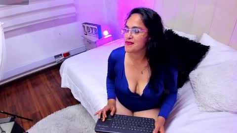 Snapshot of malurivers chatting on April 11, 3:44 am Milu online show from April 11, 3:44 am