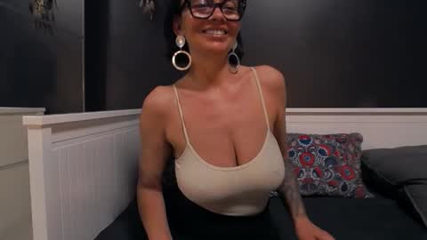 Snapshot of mamasitasexy79 chatting on April 26, 8:39 pm ioana love online show from April 26, 8:39 pm
