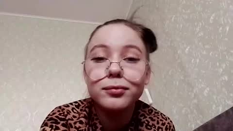 Snapshot of mammiepentico chatting on August 1, 10:14 am Mia online show from August 1, 10:14 am