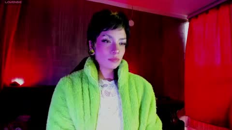 Snapshot of mamushka_ chatting on June 19, 3:38 pm online show from June 19, 3:38 pm