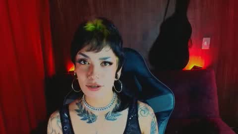 Snapshot of mamushka_ chatting on July 15, 6:35 pm online show from July 15, 6:35 pm