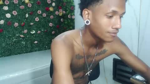 Snapshot of man_sant11 chatting on May 27, 3:42 pm man_sant11 online show from May 27, 3:42 pm