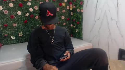 Snapshot of man_sant11 chatting on June 7, 2:21 pm man_sant11 online show from June 7, 2:21 pm