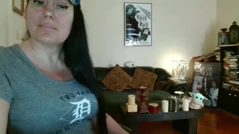 mandaloriangirlsfight online show from April 15, 5:09 pm