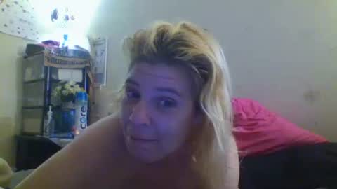 Snapshot of mandilube39 chatting on March 9, 5:55 am mindy22 online show from March 9, 5:55 am