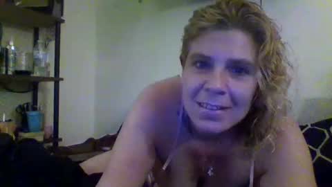 Snapshot of mandilube39 chatting on April 28, 5:45 am mindy22 online show from April 28, 5:45 am