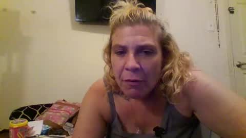 Snapshot of mandilube39 chatting on May 3, 9:37 am mindy22 online show from May 3, 9:37 am