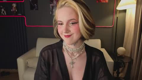 Snapshot of mandy_torres chatting on May 2, 10:04 pm Luna online show from May 2, 10:04 pm