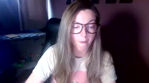 Snapshot of mandybabyxxx chatting on July 9, 12:37 am MandyBabyXXX online show from July 9, 12:37 am
