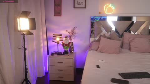   online show from December 5, 6:22 pm