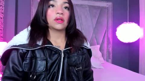 manelyk_evanss online show from January 6, 1:37 pm