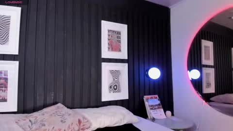 manelyk_evanss online show from March 19, 5:50 pm