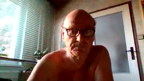 Snapshot of manes5858 chatting on March 19, 5:44 am manes5858 online show from March 19, 5:44 am