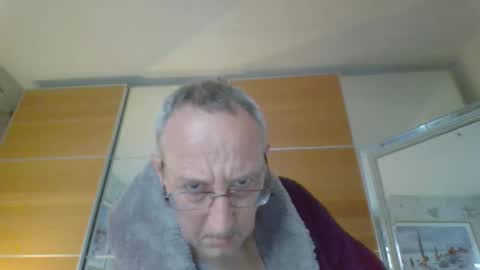Snapshot of mangomann chatting on April 14, 9:15 am mangomann online show from April 14, 9:15 am