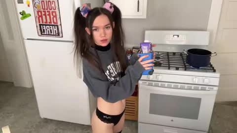 manicpixiedreamfrog online show from March 19, 5:39 pm