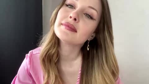 Snapshot of maniemarchitto chatting on April 10, 11:04 am Hey there my name is Sarah online show from April 10, 11:04 am