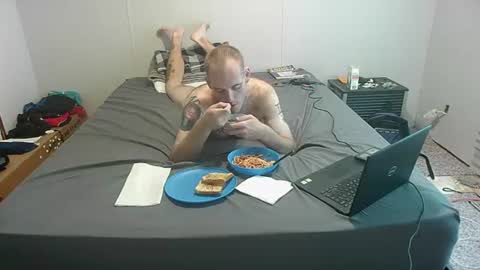 Snapshot of manlyman94 chatting on August 6, 12:01 am manlyman94 online show from August 6, 12:01 am