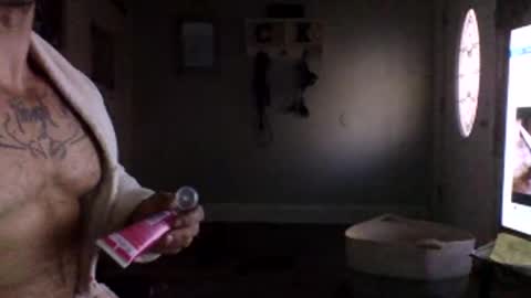 manmuscles3 online show from December 5, 8:44 pm