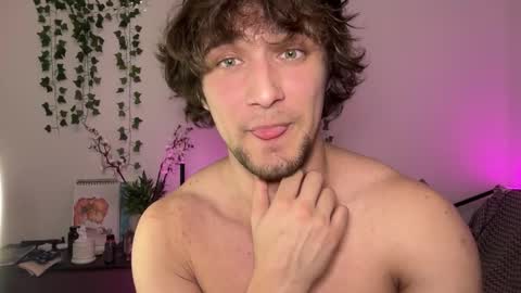 Snapshot of manolein chatting on October 8, 12:08 am manolein online show from October 8, 12:08 am