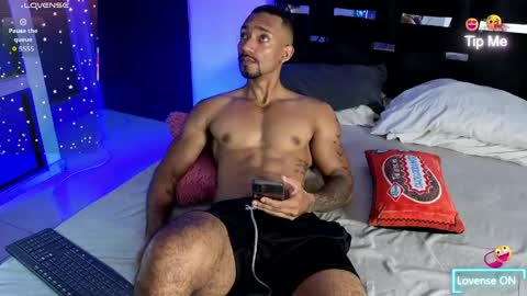 Snapshot of manolo_hot1 chatting on June 7, 6:11 pm Manolo Hot 1 online show from June 7, 6:11 pm