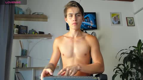 manucute 23  online show from November 18, 3:16 pm