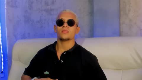 Manuel online show from November 18, 2:39 am