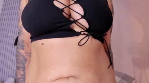 manuela_montes_ online show from March 30, 11:44 am